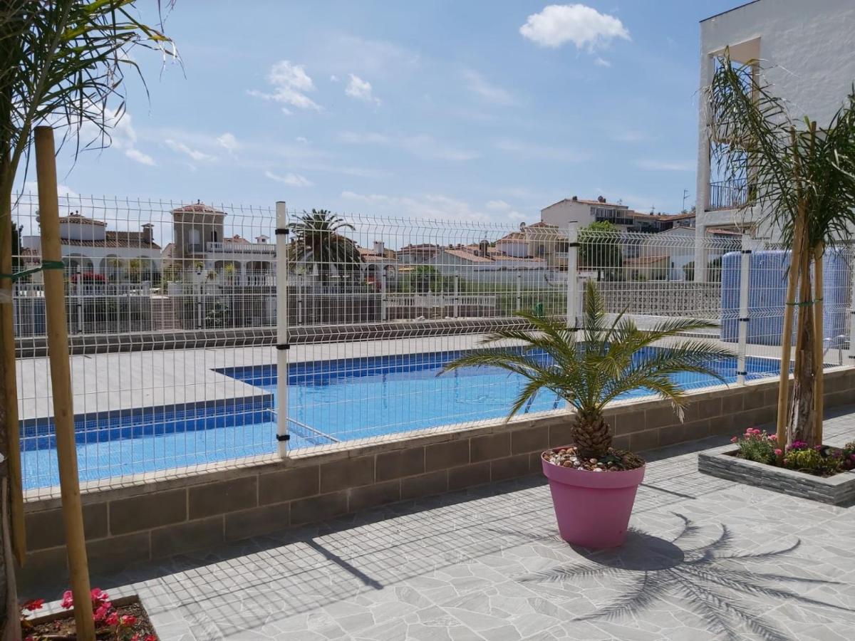 Apartament Amb Piscina Ampuriabrava Exterior foto